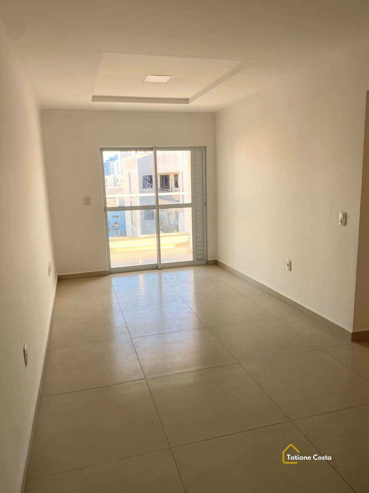 Apartamento novo com suíte e elevador no centro